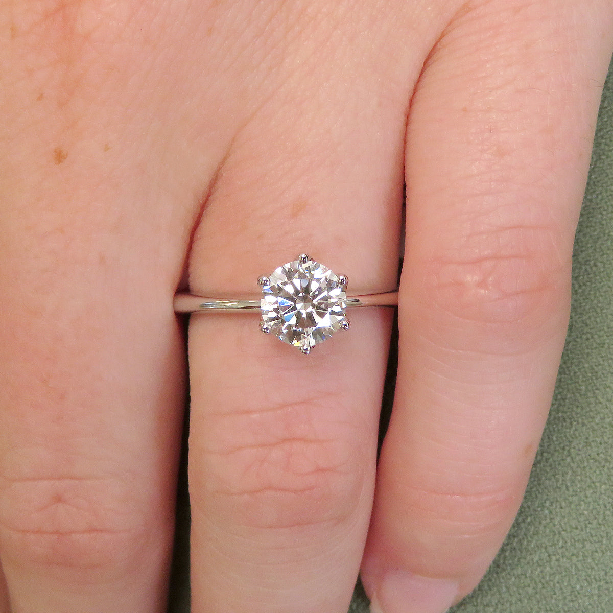 Stunning 1.00ct lab grown diamond solitaire ring made with 18k white gold
