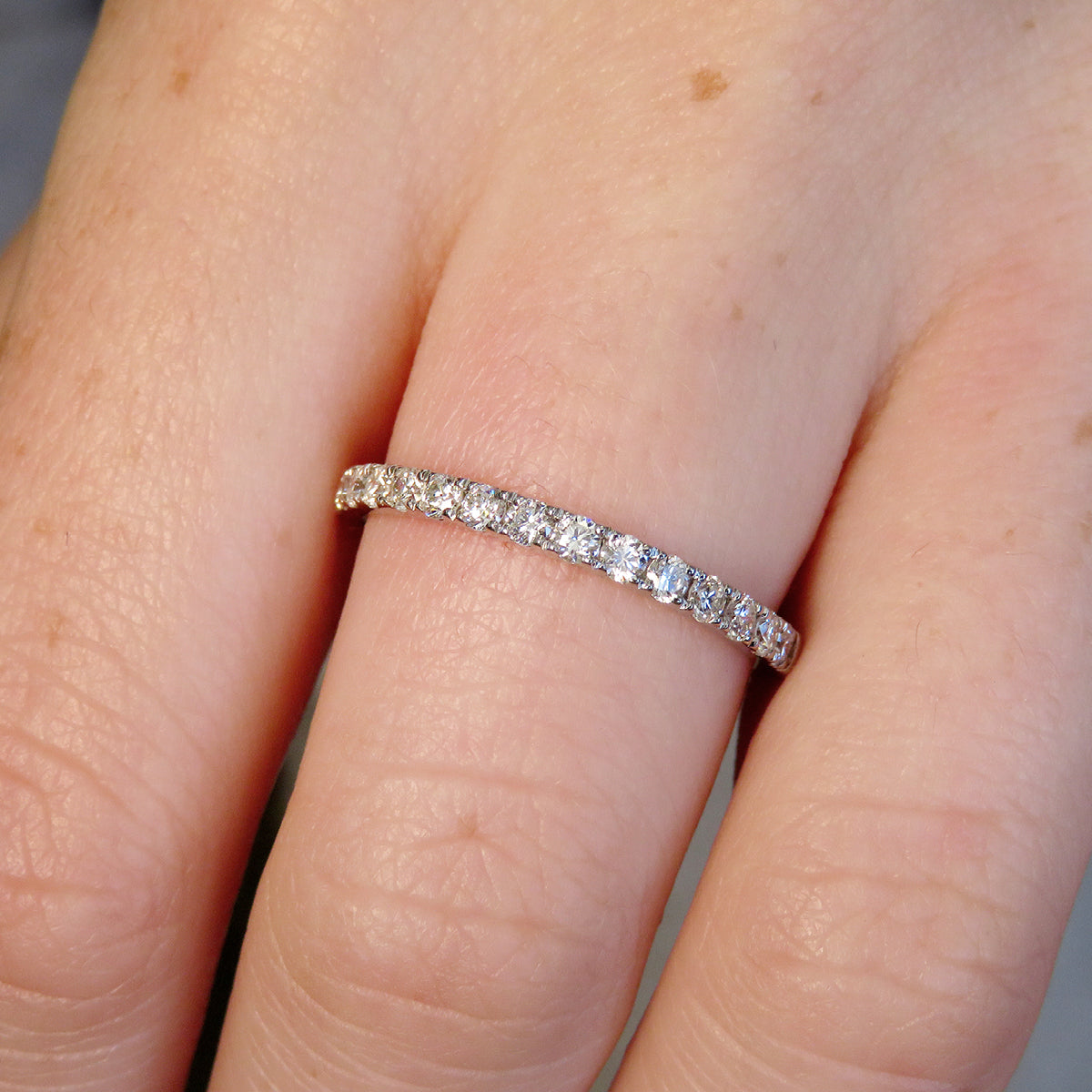 Stunning round cut 0.38ct lab grown diamond Wedder made with 9k white gold