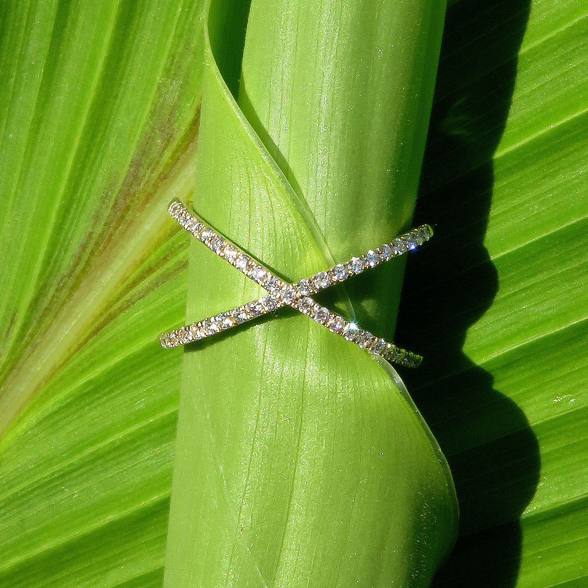0.32ct laboratory grown diamond Crossover ring by greenhouse diamonds