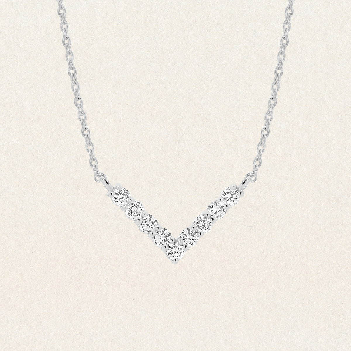 Brilliant round cut 0.22ct lab grown diamond v Necklace made with 9k white gold