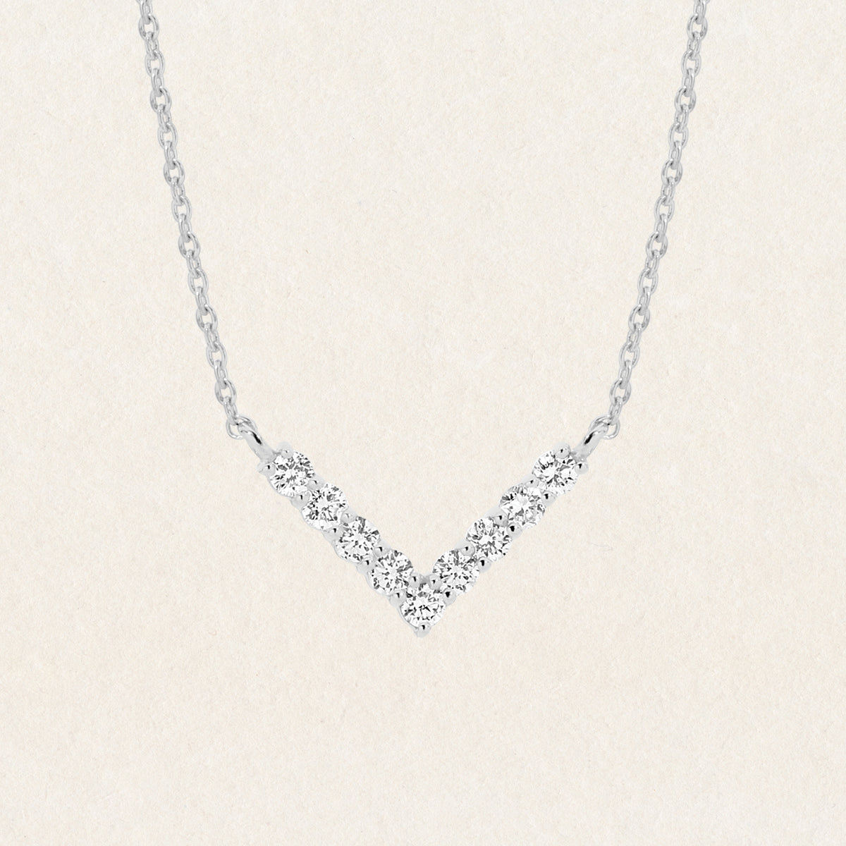 Brilliant round cut 0.22ct lab grown diamond v Necklace made with 9k white gold