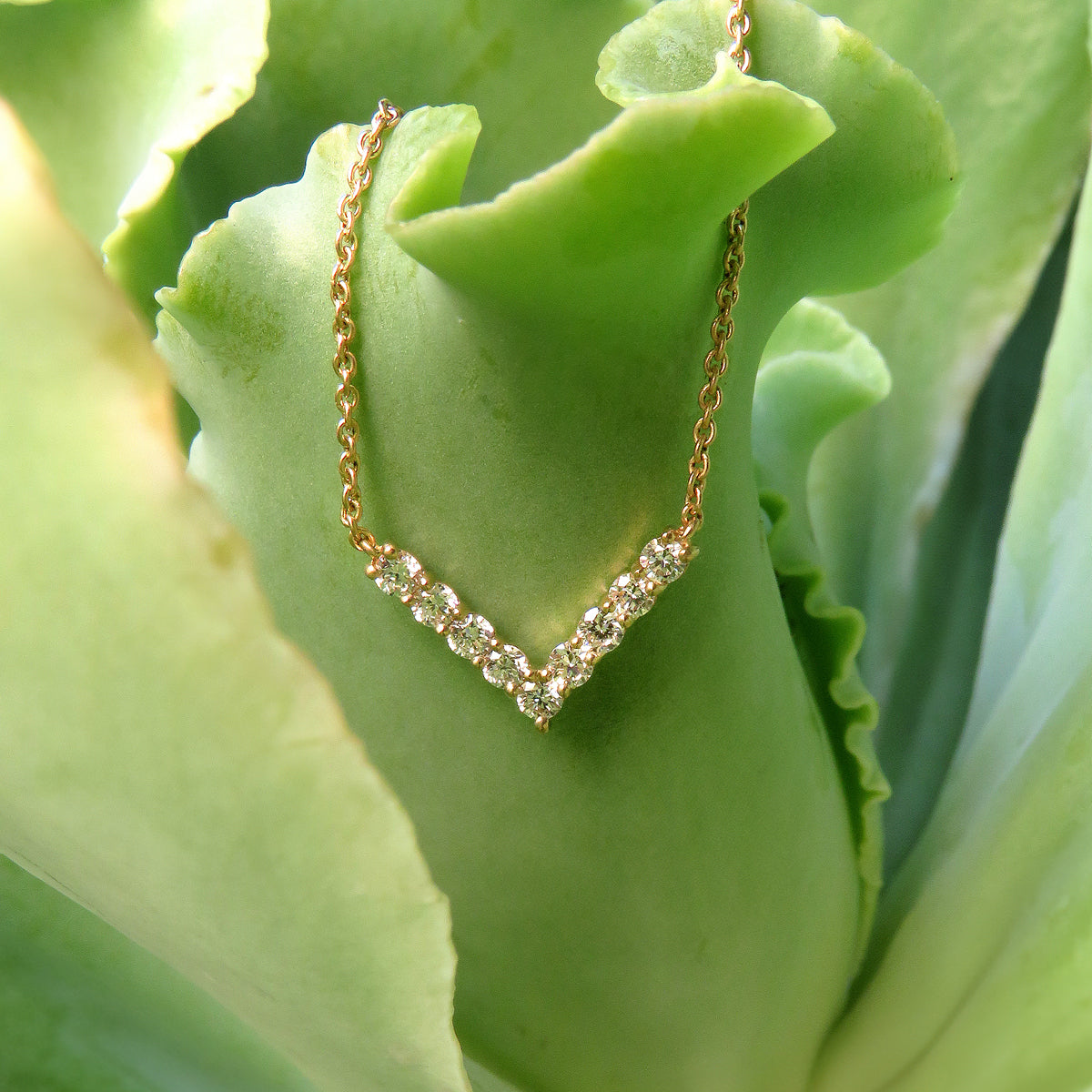 Finishing round cut 1.03ct lab grown diamond V necklace made with 9k yellow gold